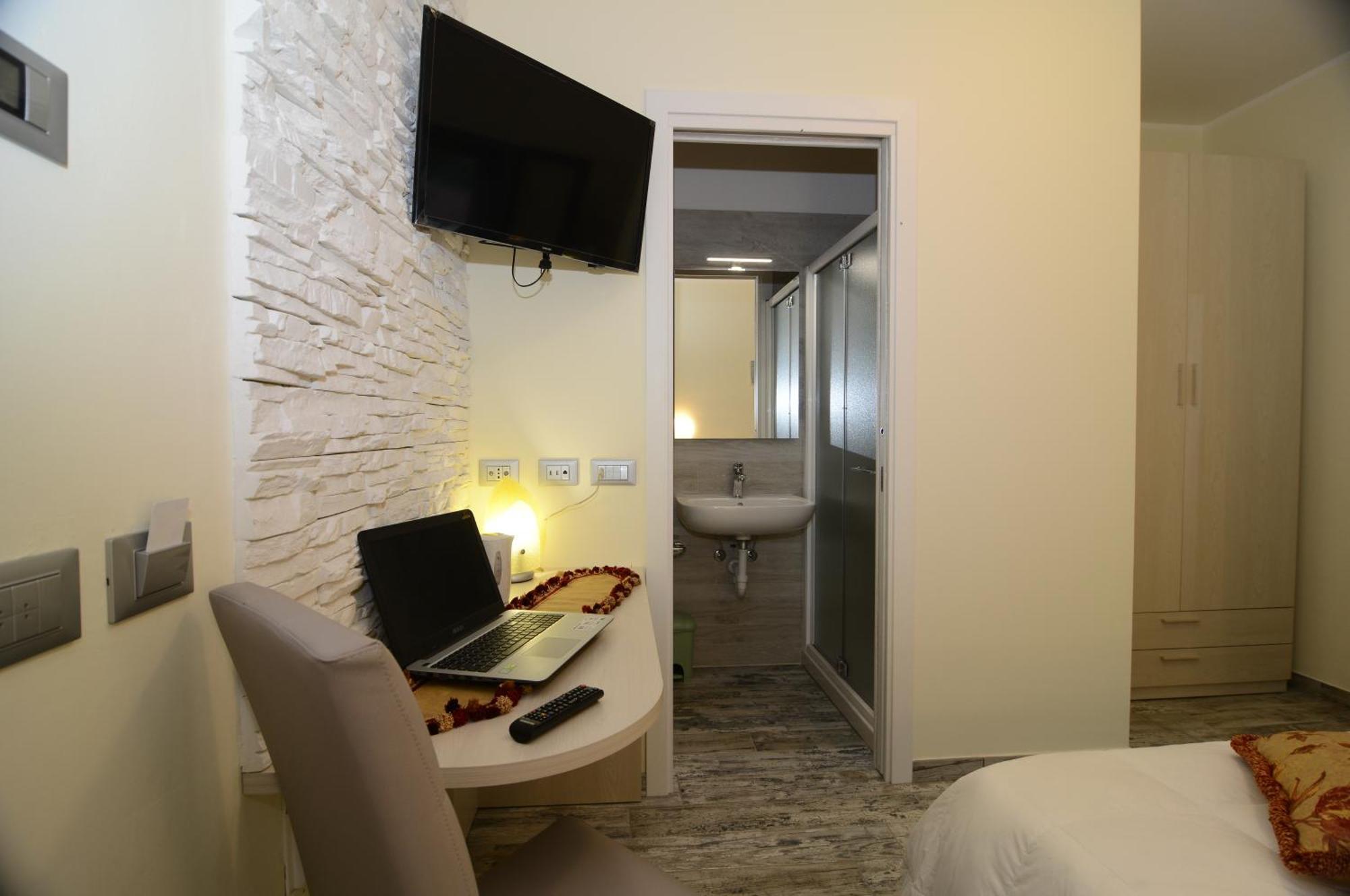 Pidkova Hotel Modena Bagian luar foto