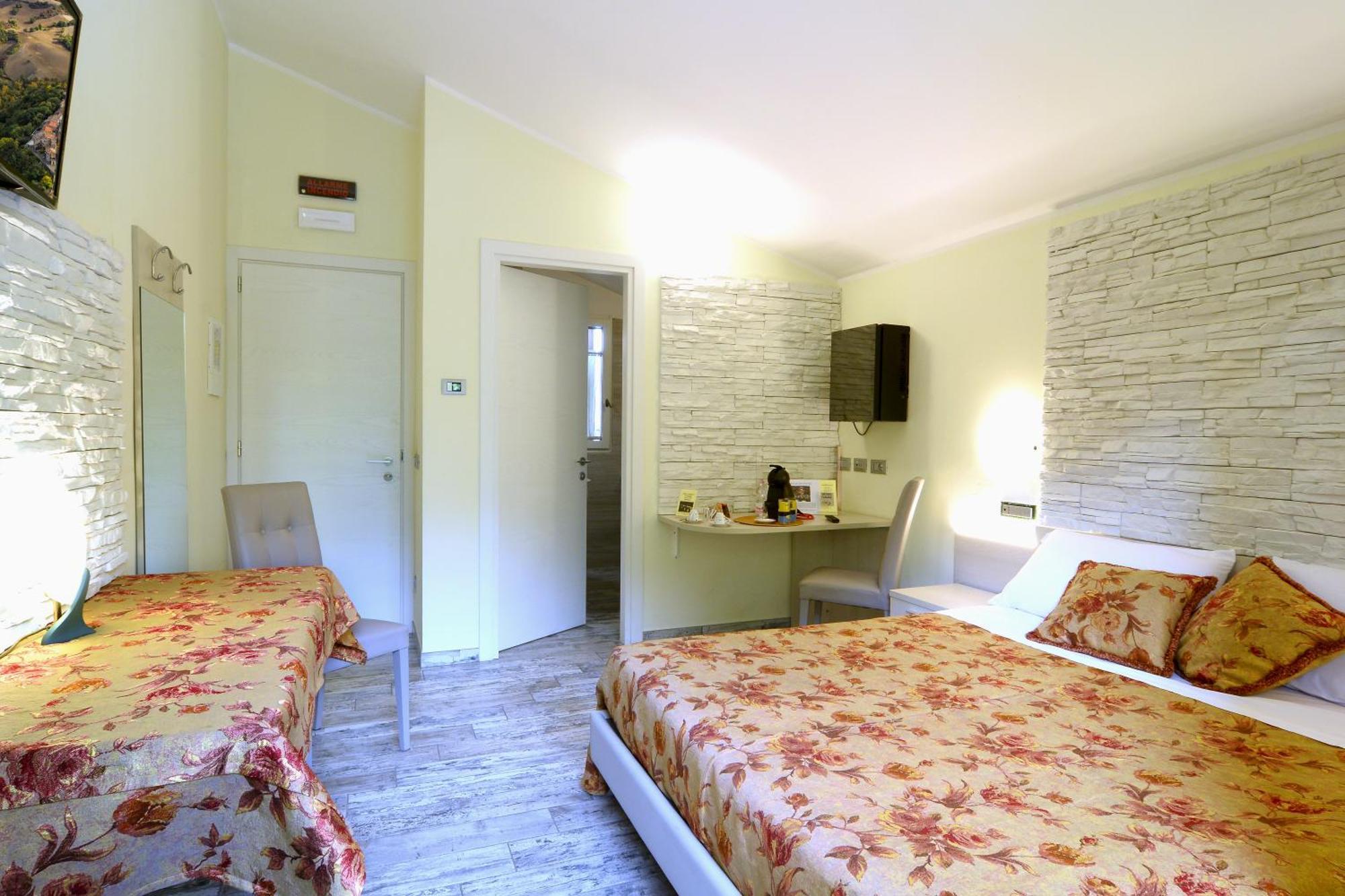 Pidkova Hotel Modena Bagian luar foto