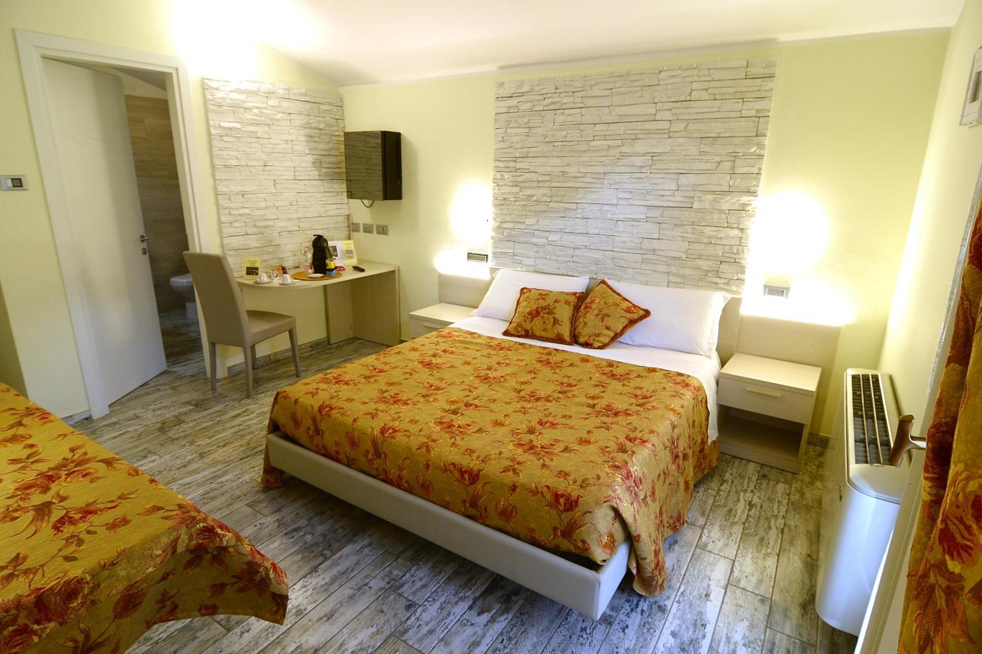 Pidkova Hotel Modena Bagian luar foto