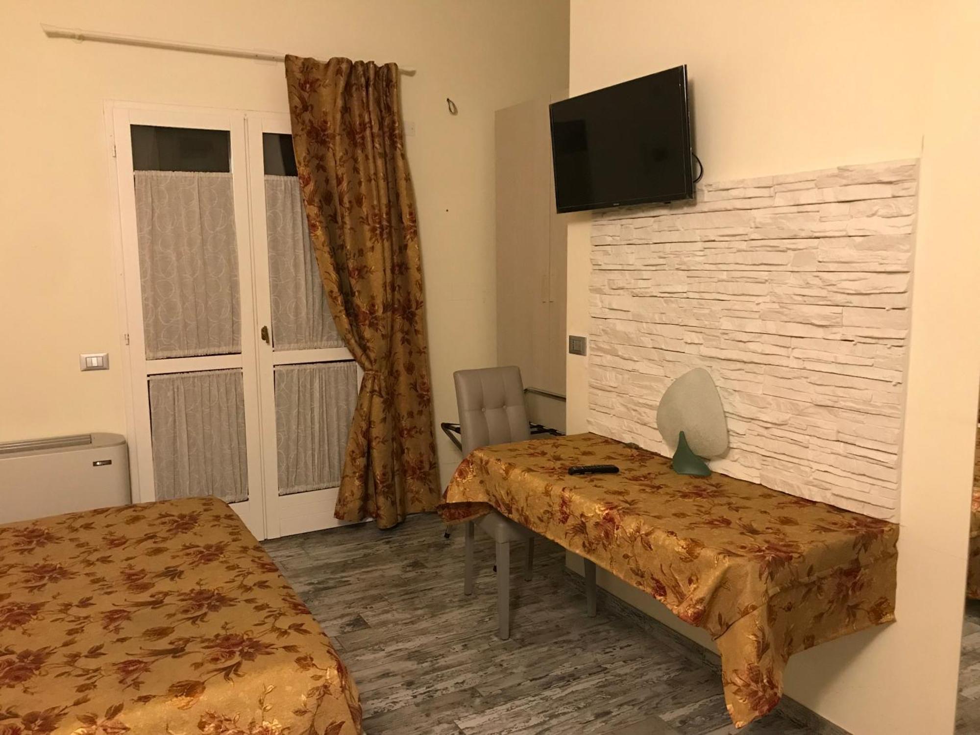 Pidkova Hotel Modena Bagian luar foto